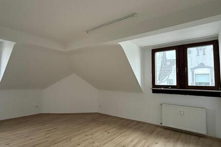 Helle Dachgeschosswohnung in der Innenstadt 3 zimmer