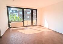 Gerresheim: Frisch renoviert mit Balkon + Küche!