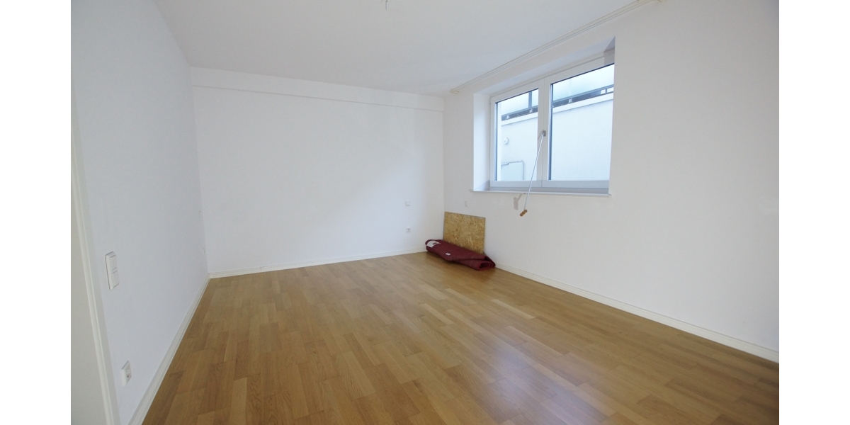 Moderne und großzügige 5 Zimmer-Wohnung über zwei Etagen mit separatem Eingang und Einbauküche - Maisonettenwohnung Düsseldorf Heerdt | Angebot:26971454
