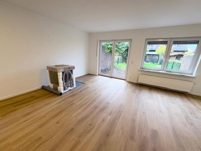 MODERNES; HELLES HAUS IN WITTLAER - EINBRUNGEN - NEUE EINBAUKÜCHE - RUHIGE LAGE - zimmer