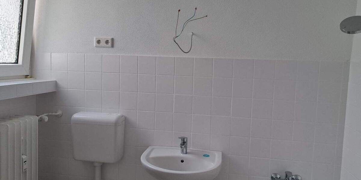 Etagenwohnung Düsseldorf Rath - 3 Zimmer, 92 m&sup2;, 1.250&euro; | Angebot:26435553