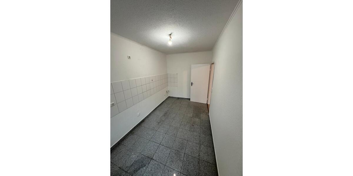 Frisch renovierte helle 2-Zimmer-Wohnung in Krefeld zimmer