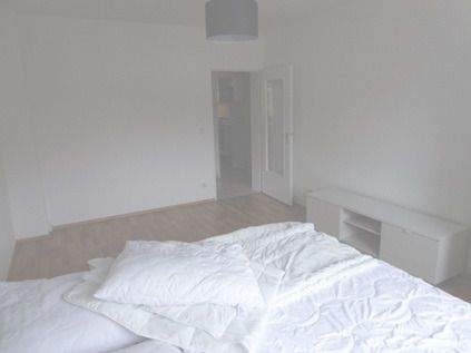 EXKLUSIV KOMPLETT MÖBLIERT EINBAUKÜCHE SANIERTES BAD GROßER BALKON LAMINAT 1. ETAGE WERSTENUNINÄHE 2 zimmer