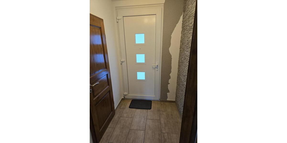 Modernes Reihenendhaus nebst 2 Garagen, Küche, Garten 4 zimmer