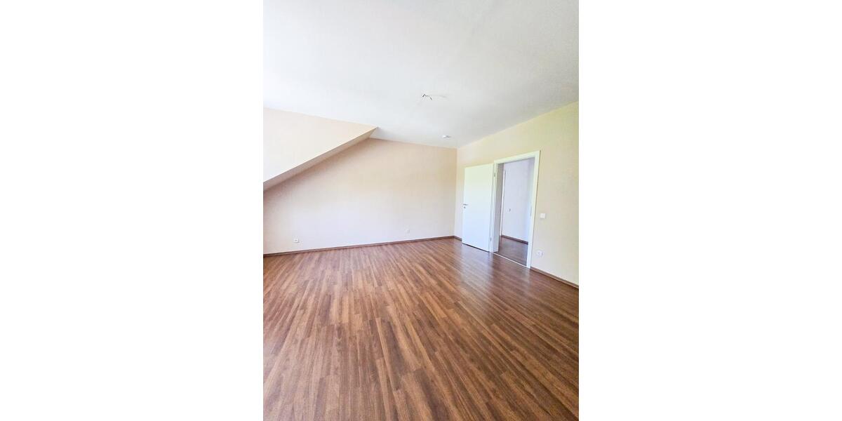 Dachgeschoßwohnung Oberhausen Alt-Oberhausen - 3.5 Zimmer, 82 m&sup2;, 520&euro; | Angebot:26422019
