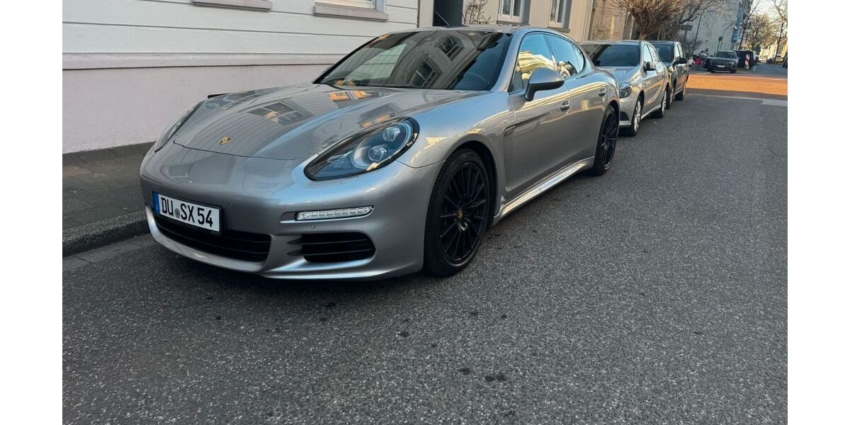 Porsche Panamera 117.000 km 34.850 &euro; Duisburg 47139