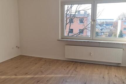 Renovierte 4-Zimmer-Wohnung mit Balkon zu vermieten! 4 zimmer