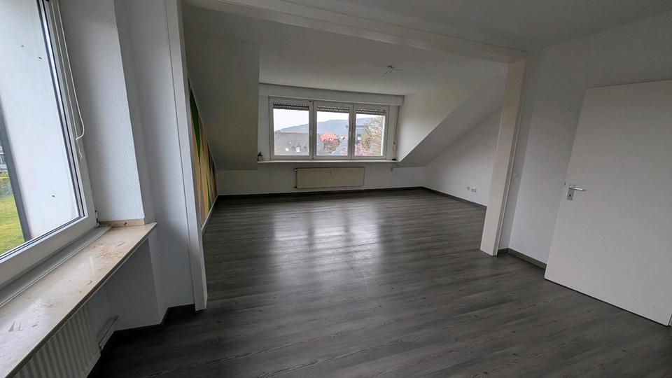 Dachgeschoßwohnung Oberhausen - 3 Zimmer, 70 m&sup2;, 630&euro; | Angebot:25511502