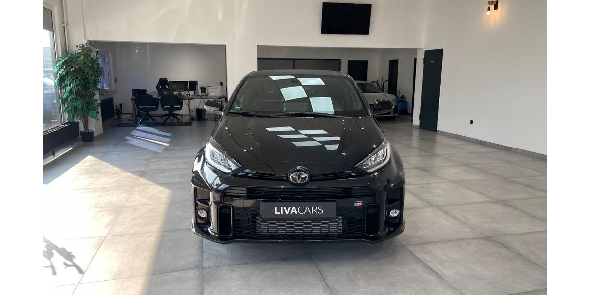 Toyota Yaris 3.806 km 42.900 &euro; Oberhausen 46049