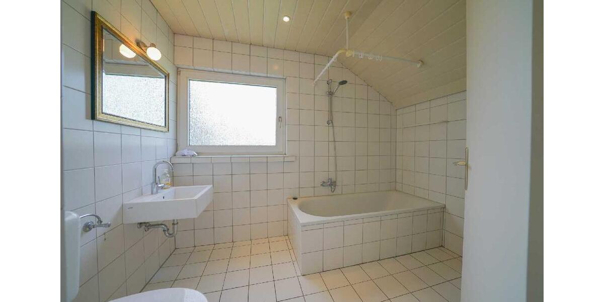 Dachgeschoßwohnung Ratingen Hösel - 3 Zimmer, 68 m&sup2;, 680&euro; | Angebot:26234167