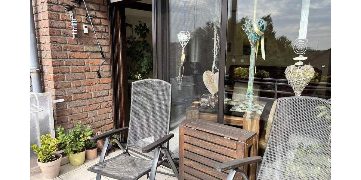 3-Zimmer Dachgeschosswohnung mit großem Balkon und PKW-Stellplatz in Duisburg-Bergheim 3 zimmer
