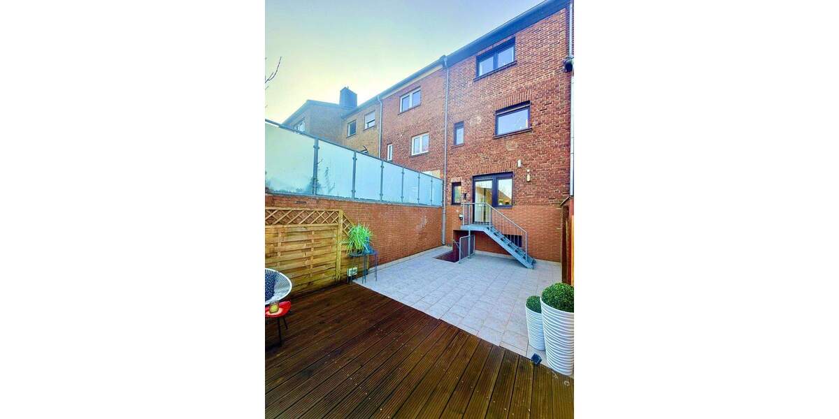 Provisionsfrei: Renoviertes Haus *Einbauküche *Energiekl. E *Ausbaureserve *Mehrgenerationsfähig 5 zimmer