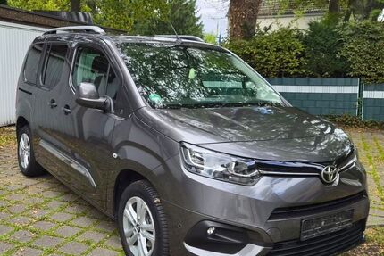 Toyota Proace City (Verso) 87.863 km 16.799 &euro; Oberhausen 46149