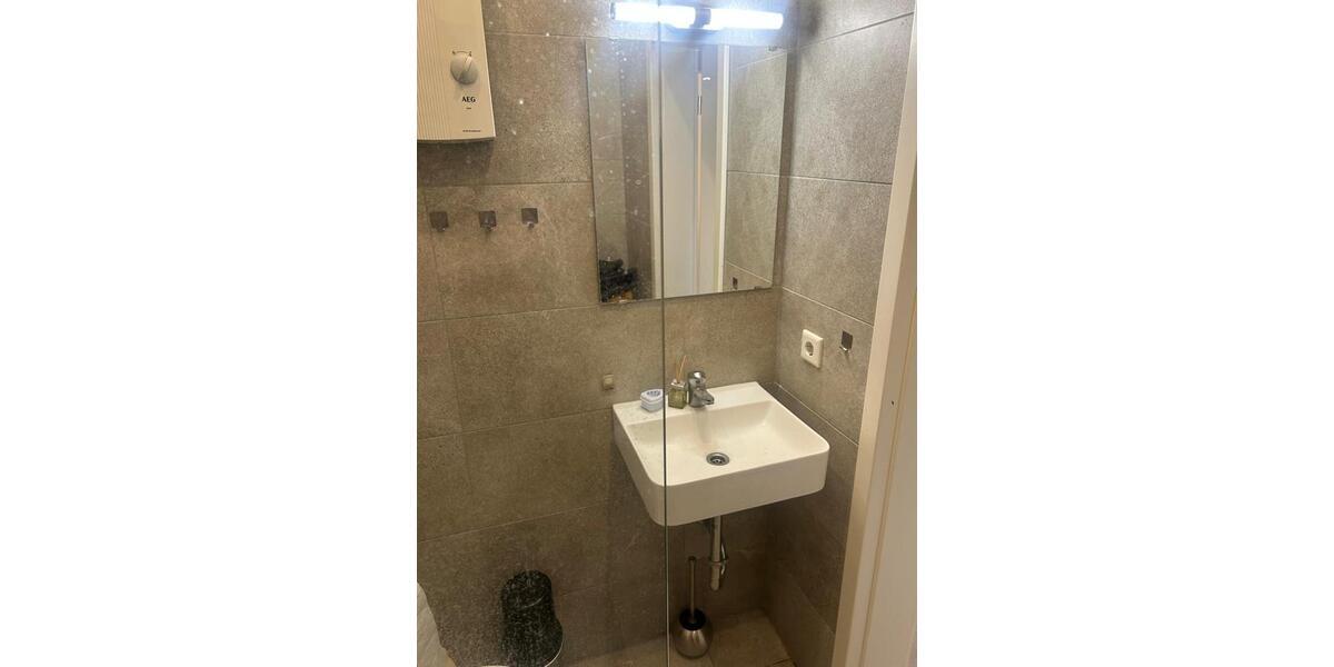 Möblierte 2 Zimmer Wohnung in Düsseldorf - zentrale Lage 40233 2 zimmer