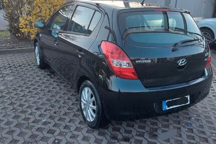 Hyundai i20 130.000 km 2.990 &euro; Oberhausen 46117