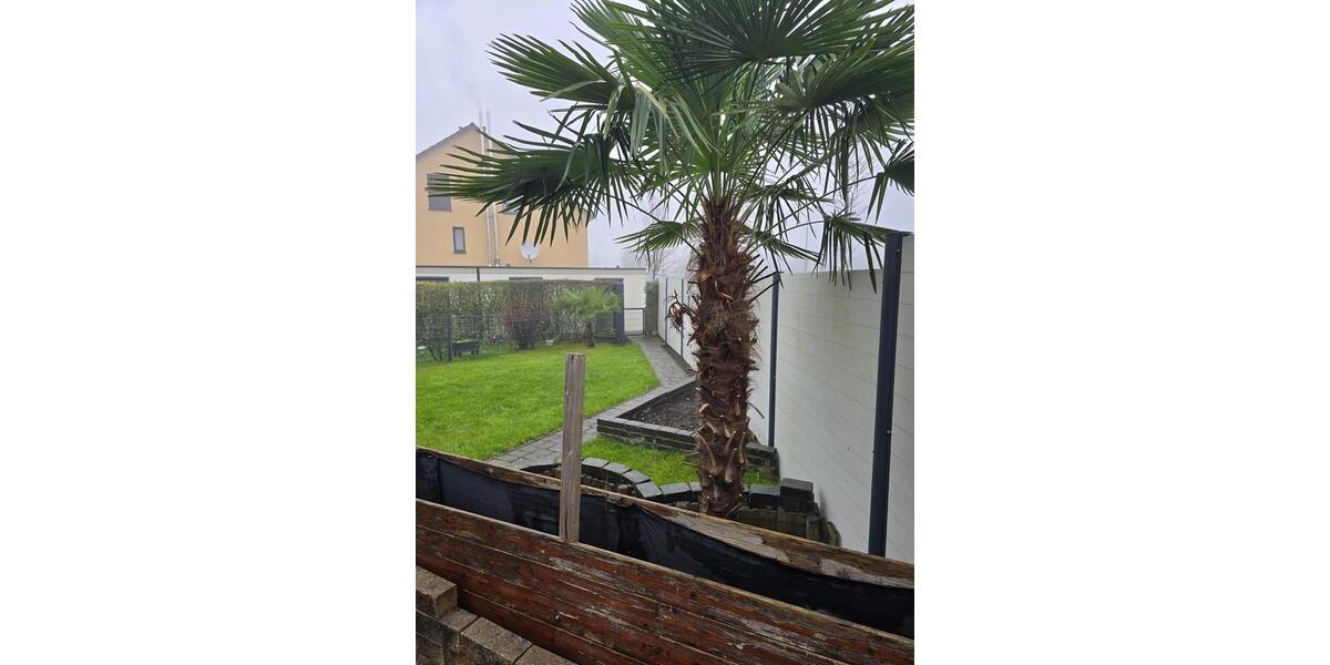 Modernes Reihenendhaus nebst 2 Garagen, Küche, Garten 4 zimmer