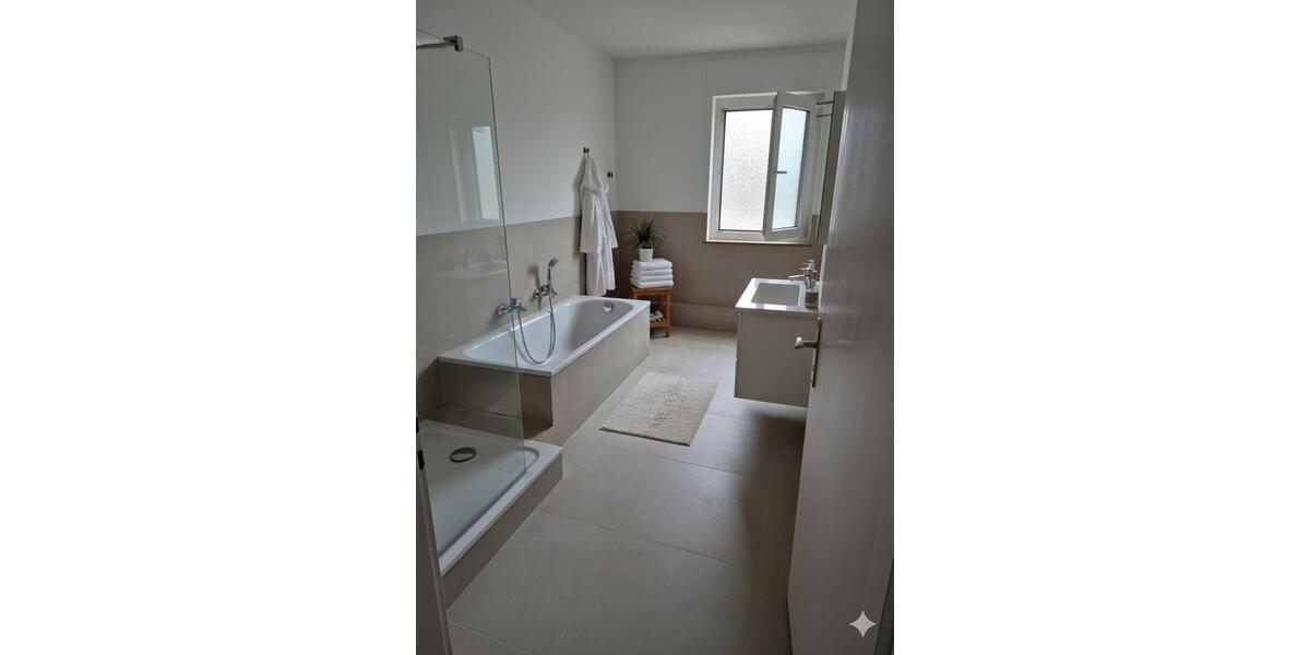 Etagenwohnung Kamp-Lintfort Lintfort - 4 Zimmer, 130 m&sup2;, 1.685&euro; | Angebot:25136922