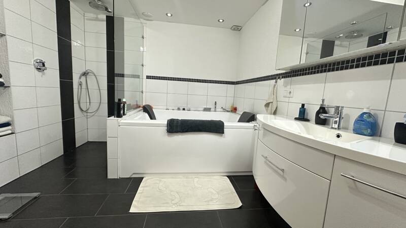 Kernsaniertes Traumhaus mit Sauna, Swimmingpool und hochwertiger Ausstattung! 5 zimmer