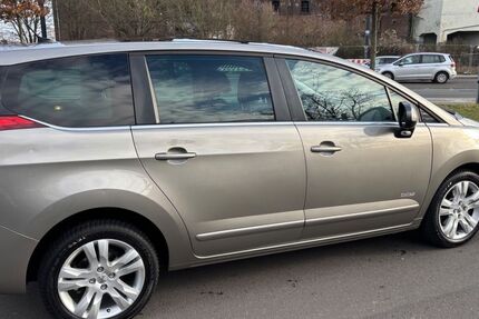 Peugeot 5008 132.400 km 8.900 &euro; Düsseldorf 40547