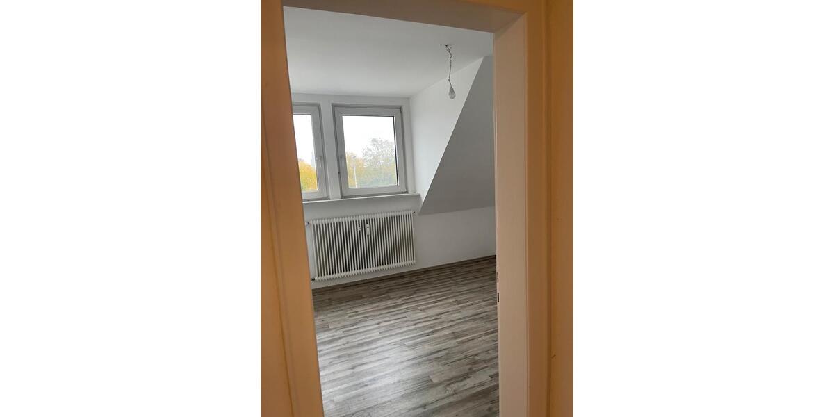 Schöne helle Wohnung mit Balkon 3.5 zimmer
