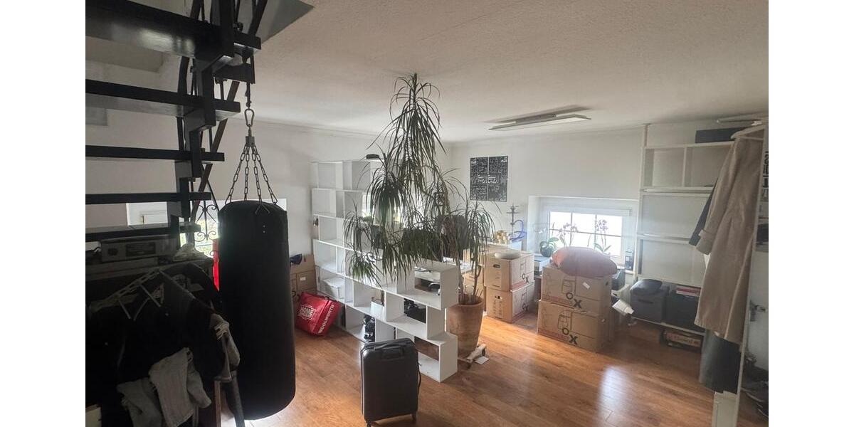 Dachgeschoßwohnung Krefeld Cracau - 3 Zimmer, 110 m&sup2;, 900&euro; | Angebot:26223508