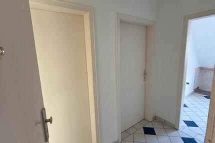 Sofort Frei ! 2,5 Zimmer DG Wohnung in Top Lage 2 zimmer