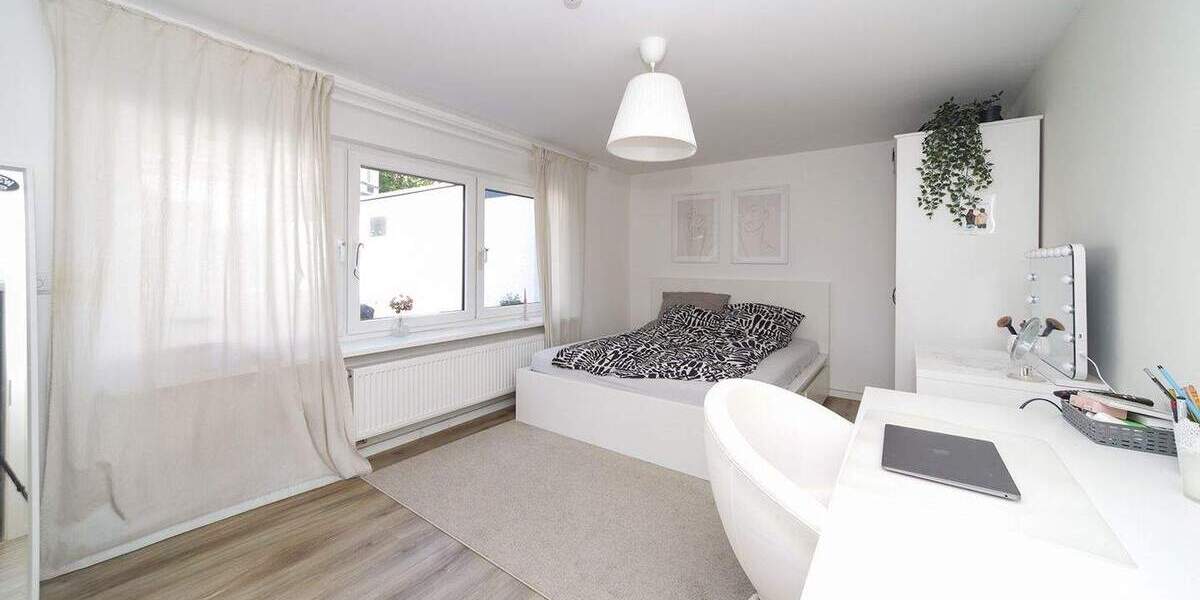 Hochwertige Erdgeschosswohnung mit Garten in kernsaniertem 3-Familienhaus 4 zimmer