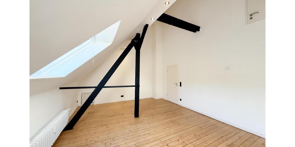 GROßZÜGIGE MASIONETTEWOHNUNG MIT 139M² IM ZENTRUM ZU MIETEN! 3.5 zimmer