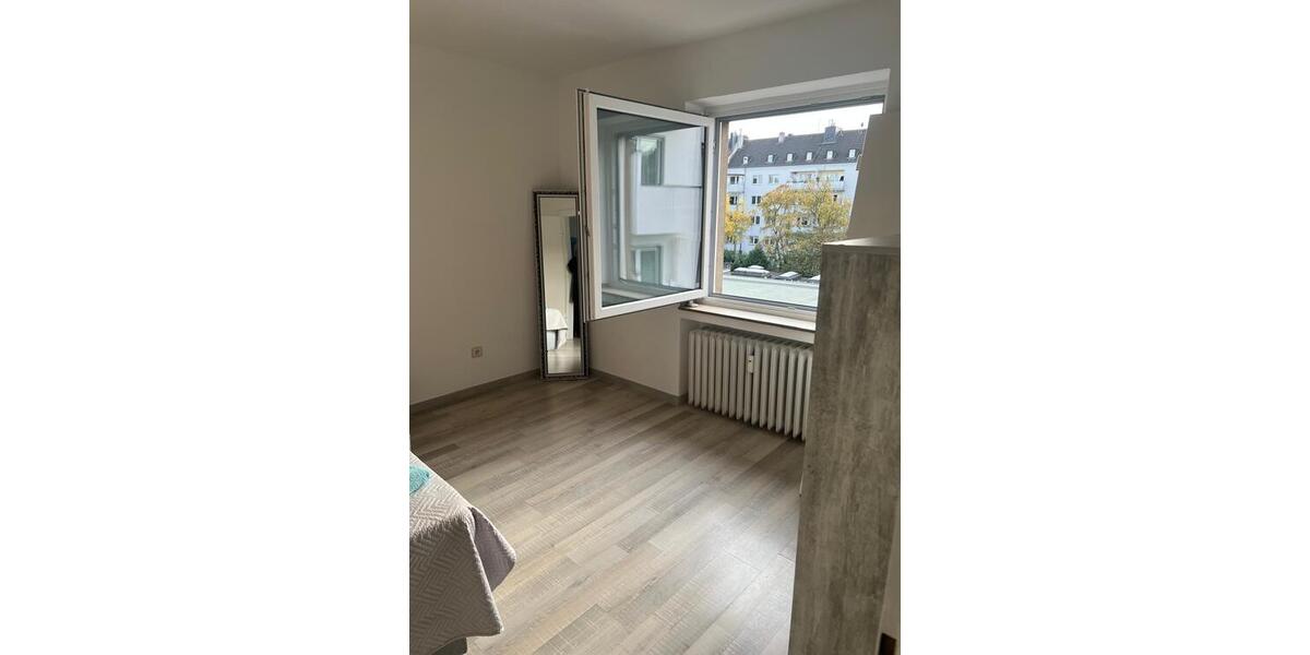 D-Zoo, attraktive möbl. 2 Zi. ETW, ruhig und Zentral , ca. 40qm Wfl., 8qm Nfl. im Keller zimmer