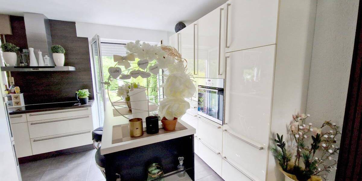 Modernes Zweifamilienhaus mit großem Garten und gehobener Ausstattung 7 zimmer