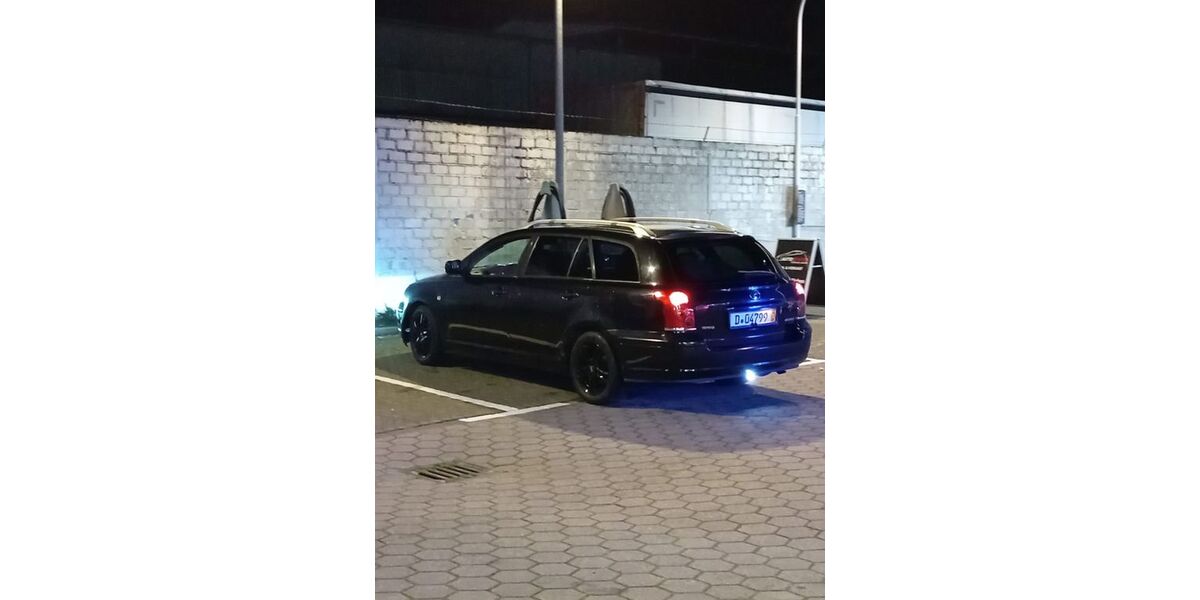 Toyota Avensis 260.000 km 1.940 &euro; Düsseldorf 40595