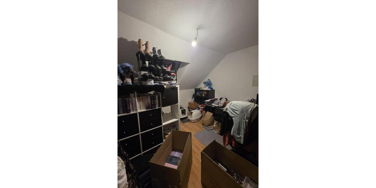 Dachgeschoßwohnung Krefeld Cracau - 4 Zimmer, 86 m&sup2;, 695&euro; | Angebot:26151684