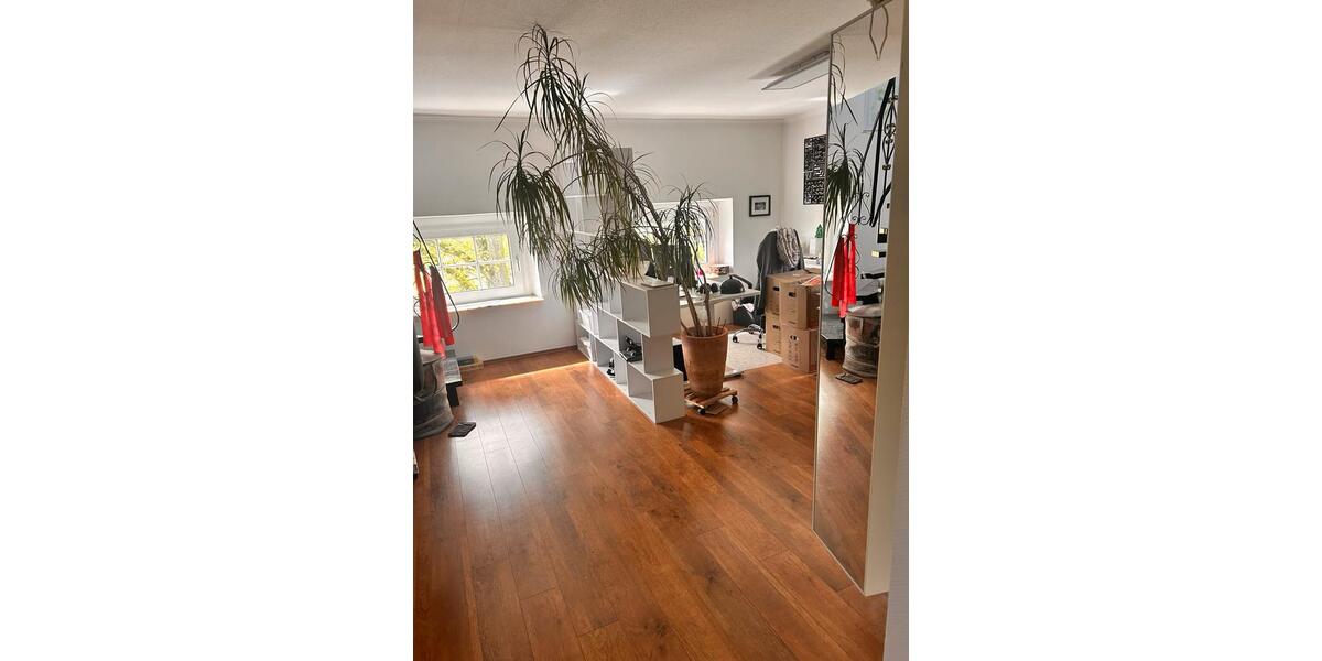 Dachgeschoßwohnung Krefeld Cracau - 3 Zimmer, 110 m&sup2;, 900&euro; | Angebot:26223508