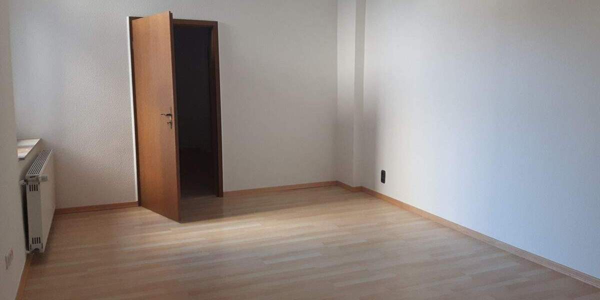 Schöne Altbauwohnung in einem 4 Parteienhaus. 4 zimmer