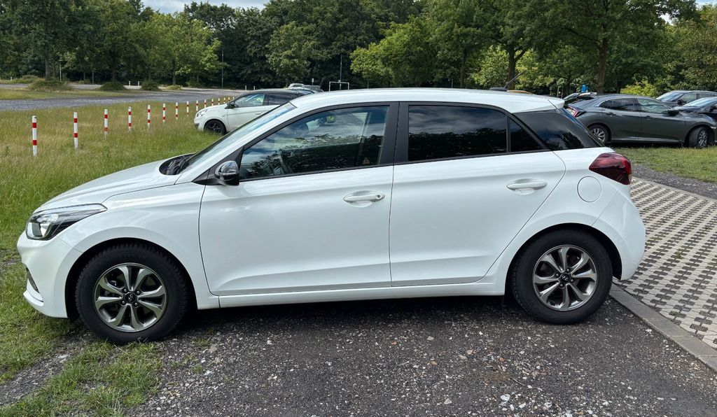 Hyundai i20 31.786 km 13.700 &euro; Gelsenkirchen 45894