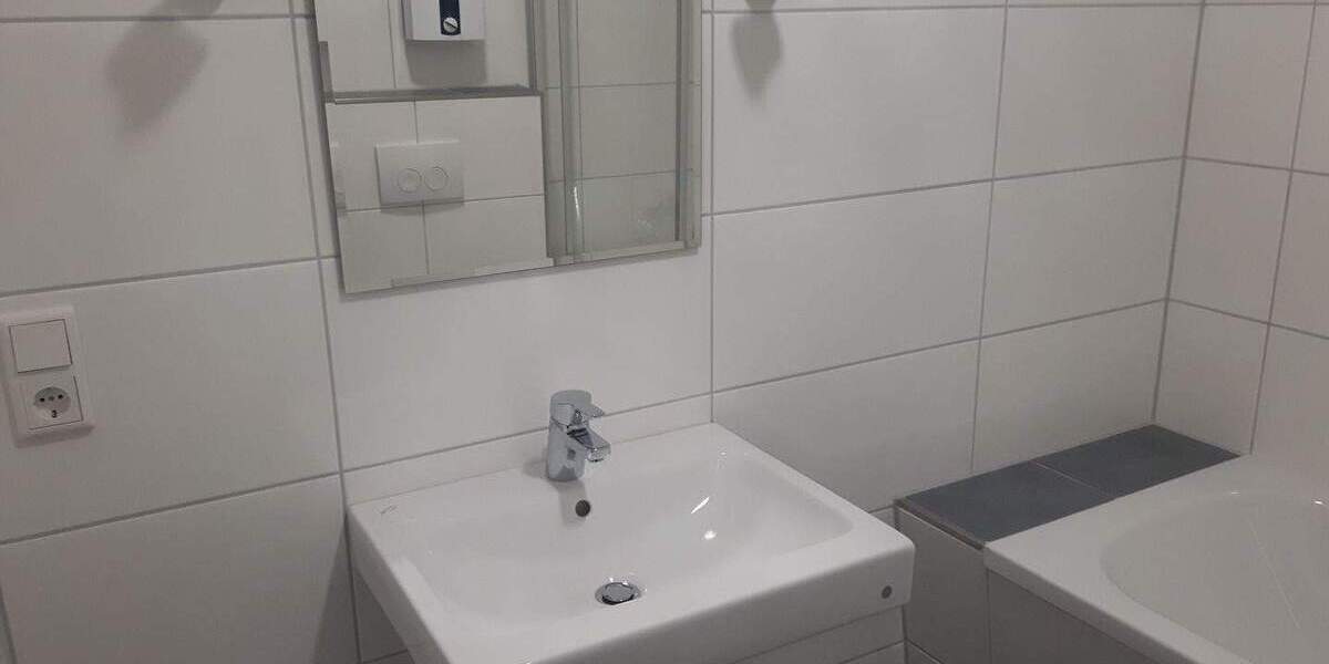 Schöne Altbauwohnung in einem 4 Parteienhaus. 4 zimmer