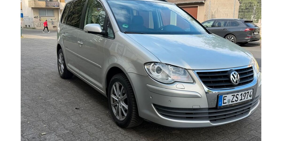 VW Touran 141.000 km 5.450 &euro; Essen 45127