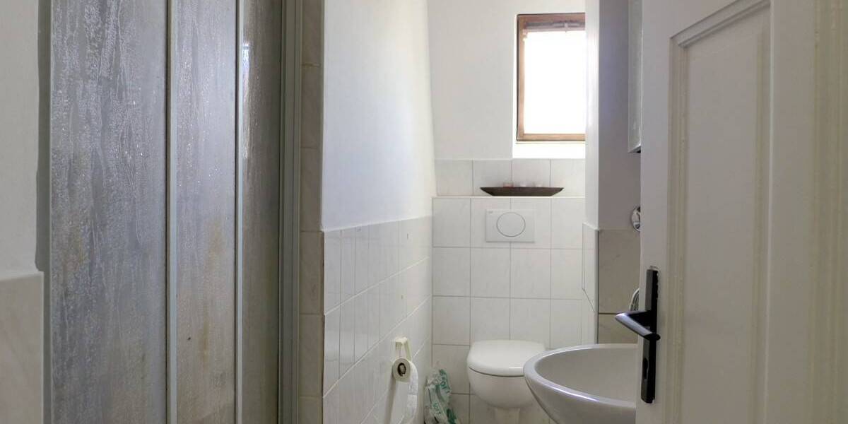 Imposantes Mehrfamilienhaus mit separatem Hintergebäude in zentraler Lage von Velbert. zimmer