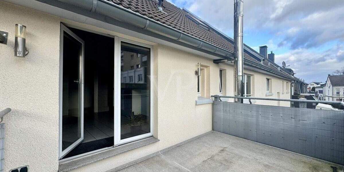 Stilvolle 4-Zimmer-Altbauwohnung mit Balkon, Kamin & Ausbaureserve in Velbert-Mitte 4 zimmer