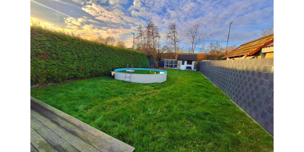 Doppelhaushälfte mit Wintergarten, Garten, Terrasse und Parkplatz 3.5 zimmer