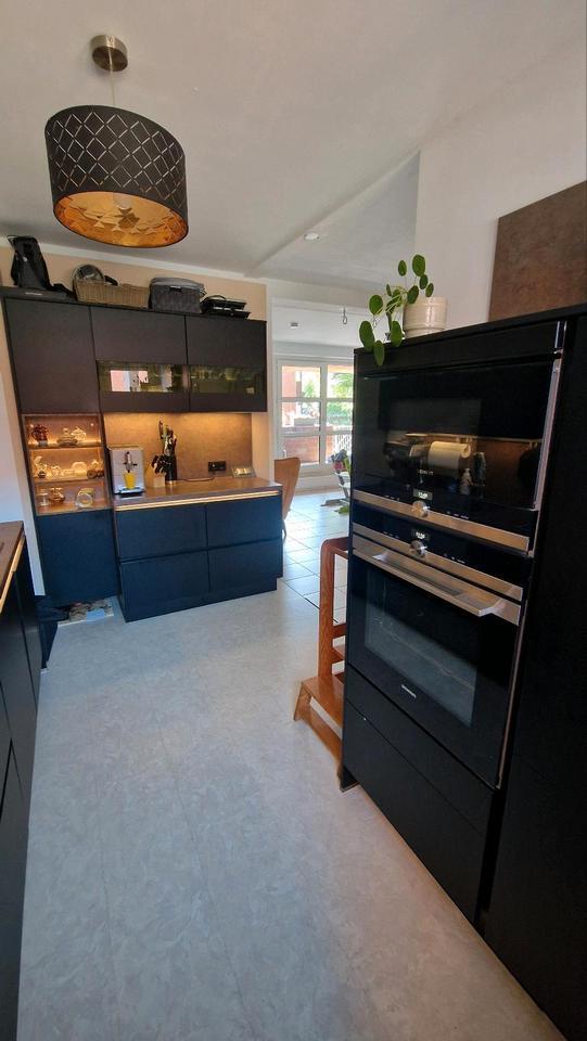 Wohnung im Reihenhausstil mit eigenem Eingang, Garten und Garage