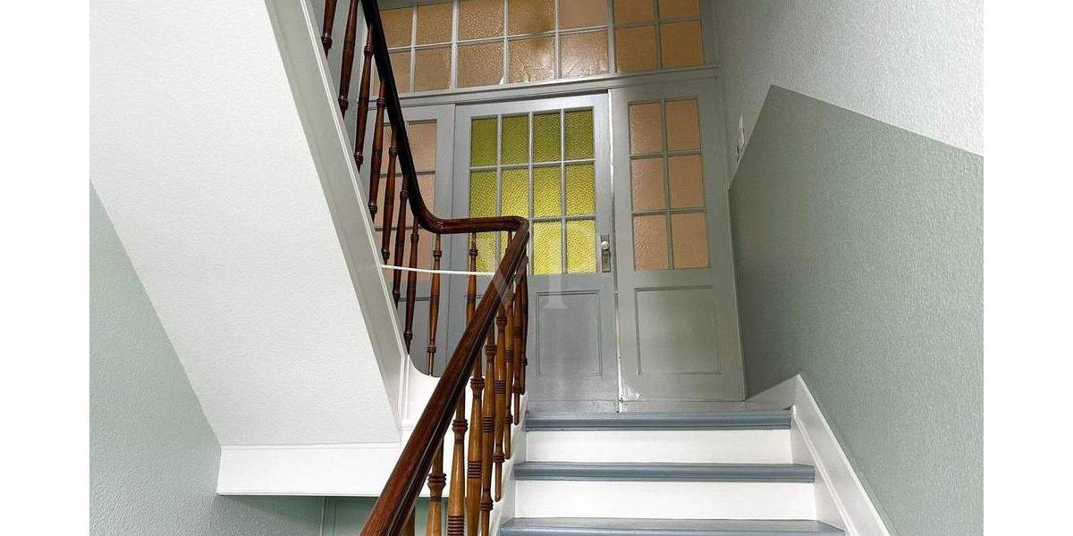 Stilvolle 4-Zimmer-Altbauwohnung mit Balkon, Kamin & Ausbaureserve in Velbert-Mitte 4 zimmer