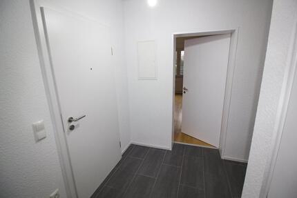 Renovierte 2 Zimmer Erdgeschoss-Wohnung + KDB 62 qm + Kellerraum 2 zimmer