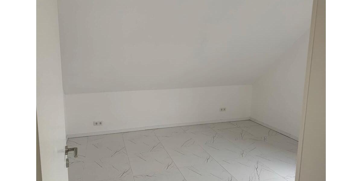 Dachgeschoßwohnung Mülheim an der Ruhr Rechtsruhr-Nord - 3.5 Zimmer, 85 m&sup2;, 850&euro; | Angebot:26120917