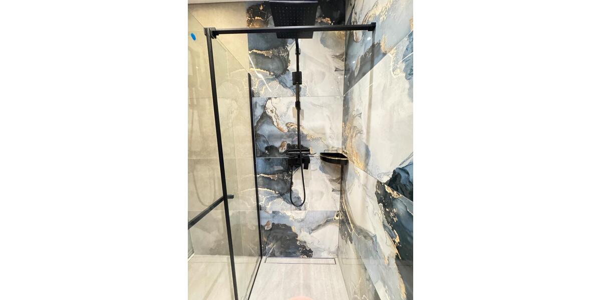 Luxus 2 Zimmer Wohnung m. Einbauküche u. 2 Bädern! 2.5 zimmer