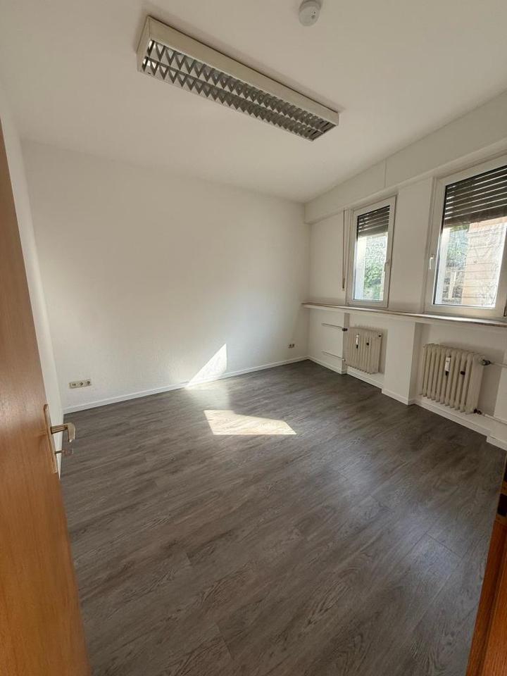 Helle Bürofläche im EG zu vermieten zimmer