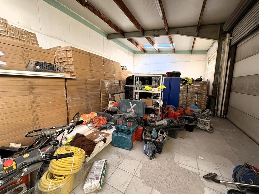 Attraktive Gewerbeimmobilie mit Büro, Ausstellung, Lagerhalle & Wohnung – flexible Nutzung möglich! zimmer