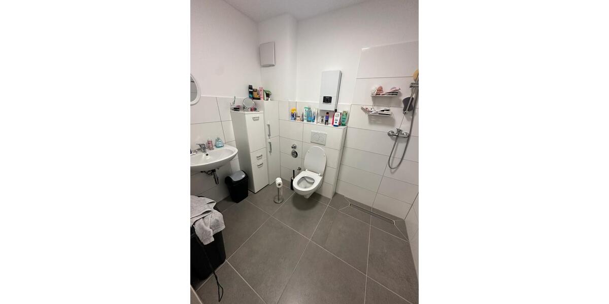 Etagenwohnung Duisburg Mittelmeiderich - 4 Zimmer, 93 m&sup2;, 1.150&euro; | Angebot:26400658