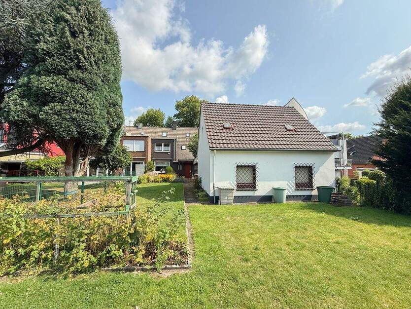 Doppelhaushälfte mit großem Garten und zwei Garagen in Recklinghausen- Hochlar 6 zimmer