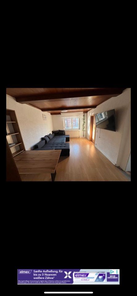 Gemütliche 3-Zimmerwohnung mit Laminatboden in ruhige Lage zimmer